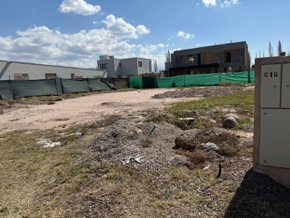 Terreno de 545 m² en venta en Vistalba con vigilancia 8