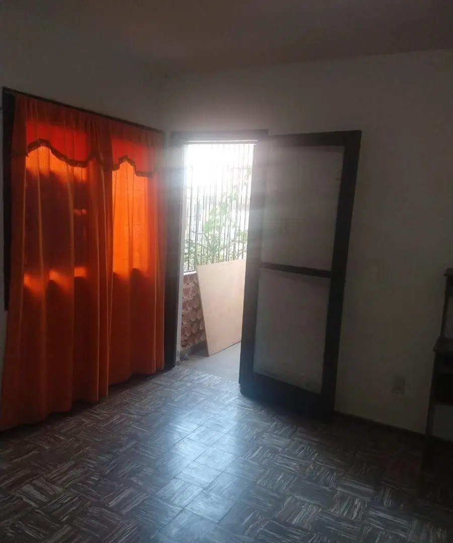 Casa de 200 m² con 2 dormitorios en venta en Villa Hipódromo 5