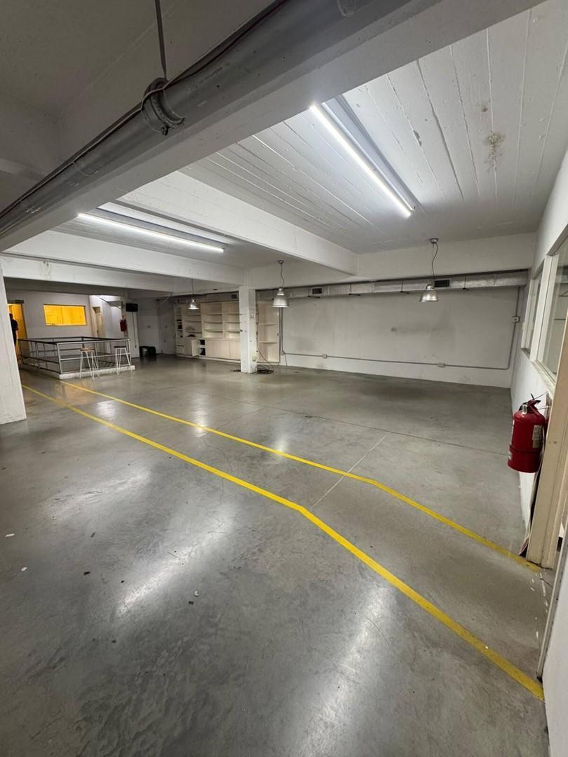 Foto de Depósito Galpón en Venta en Munro, Vicente López, G.B.A. Zona Norte, imagen 1