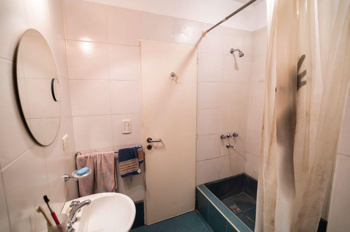 Foto de PH en Venta - 3 Ambientes con Patio - Refaccionado a Nuevo - Balvanera, imagen 1