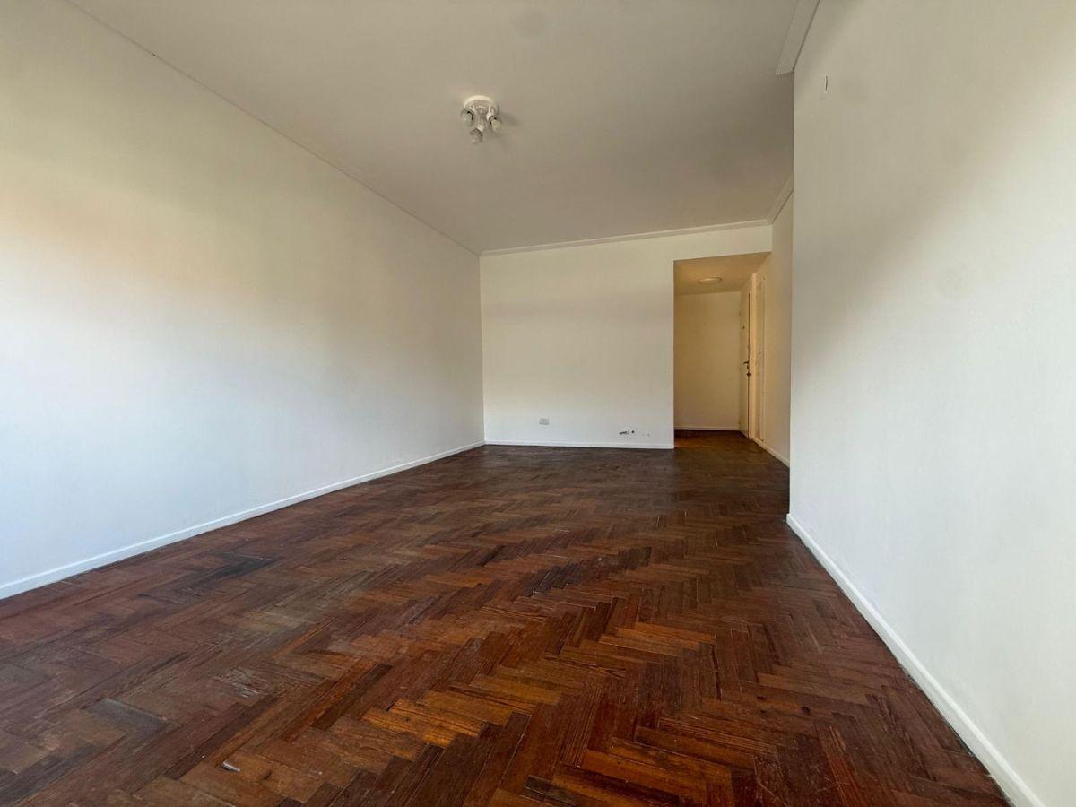 Foto de Departamento en Venta - 4 Ambientes - Patio y Balcón - Monte Castro, imagen 2