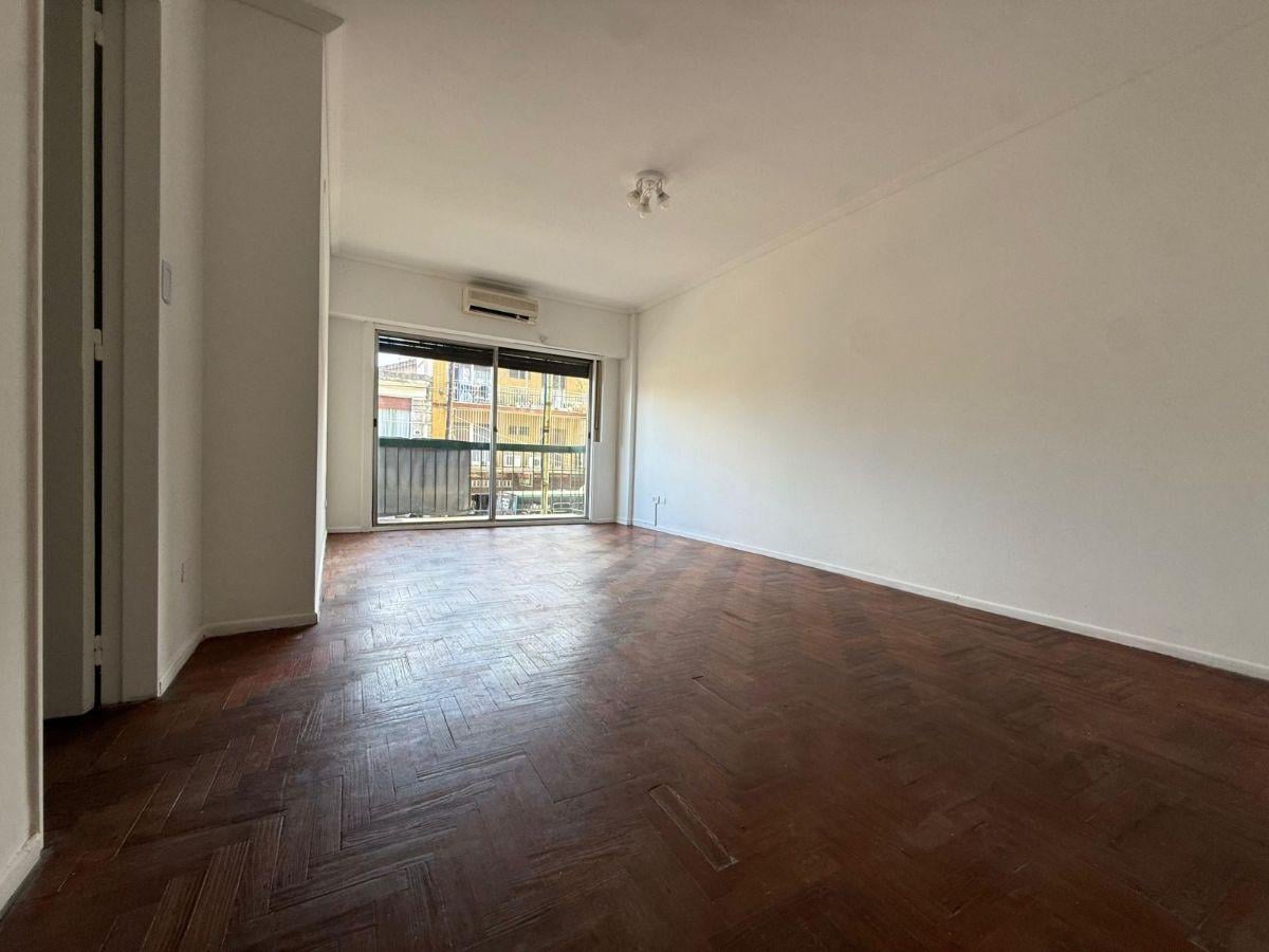 Foto de Departamento en Venta - 4 Ambientes - Patio y Balcón - Monte Castro, imagen 1