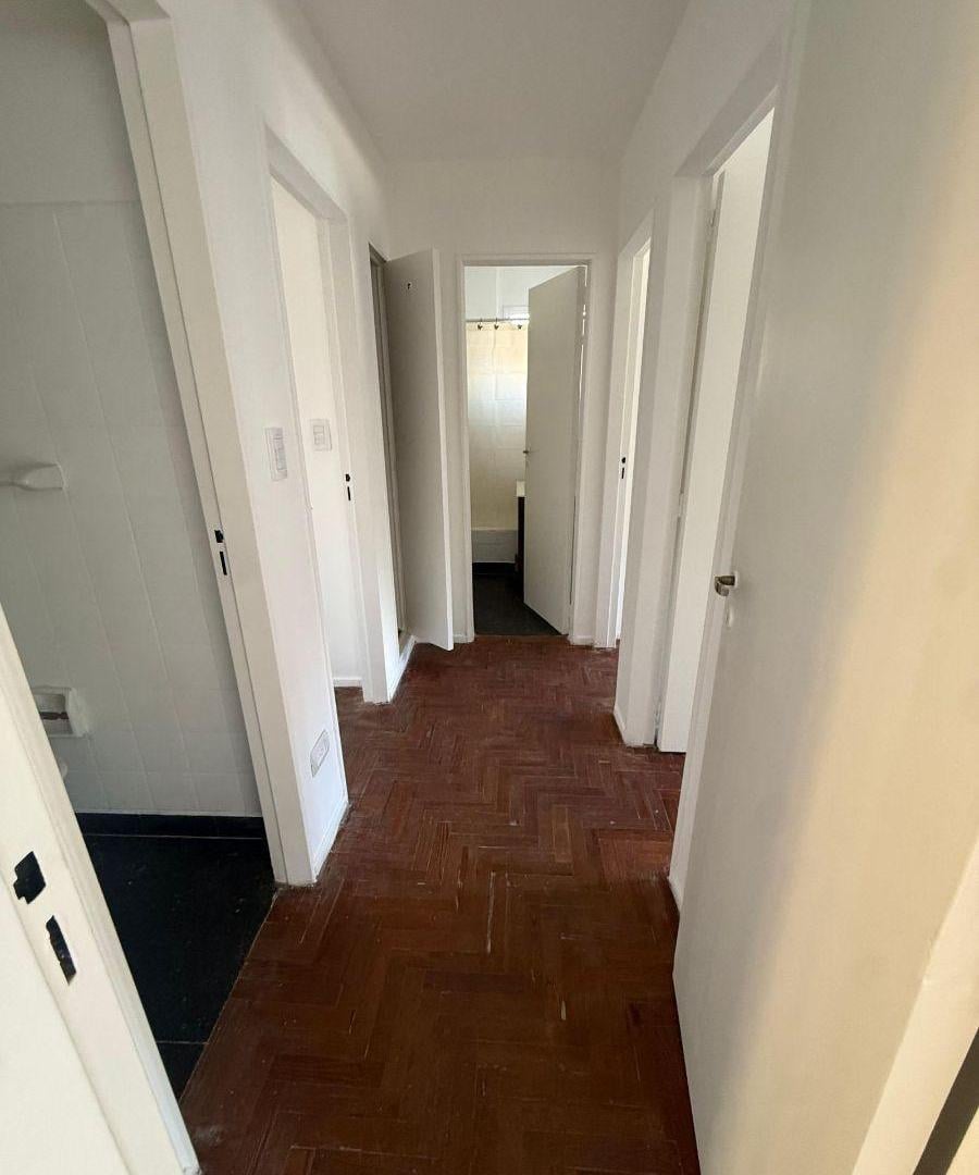 Foto de Departamento en Venta - 4 Ambientes - Patio y Balcón - Monte Castro, imagen 5