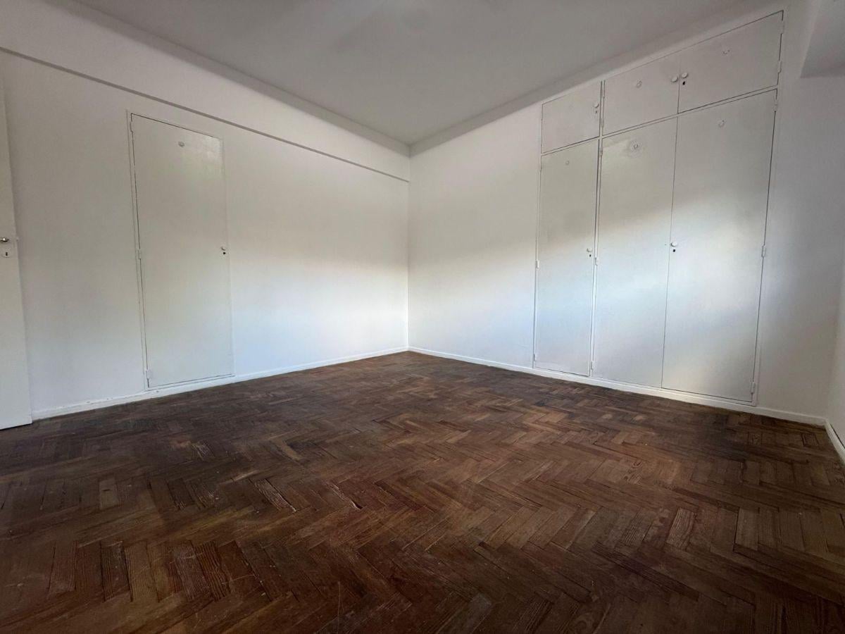 Foto de Departamento en Venta - 4 Ambientes - Patio y Balcón - Monte Castro, imagen 4