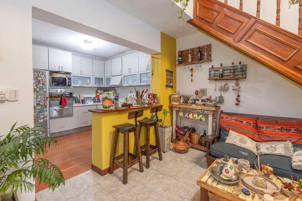 Foto de Casa en Venta - 5 Ambientes con Pileta - Jardin y 2 Cocheras - Villa, imagen 5