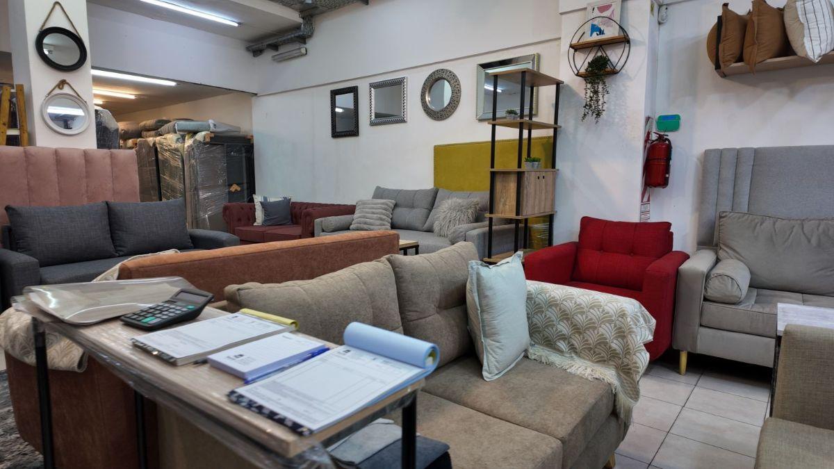Foto de Local en Venta - Sobre Avenida Comercial - Balvanera, imagen 3