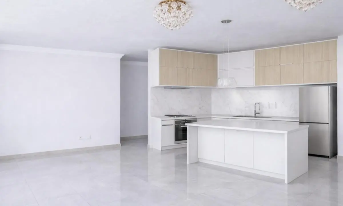 Piso alto a metros de Plaza Moreno | 3 ambientes con vistas y amenities 5