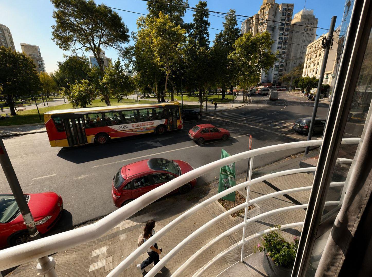 VENTA MONOAMBIENTE. VISTAS A PLAZA ITALIA. 1 PISO. ASCENSOR