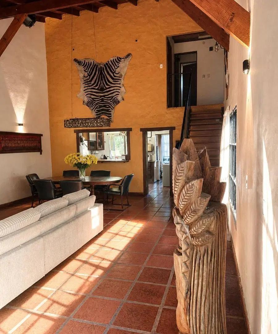 Casa en venta en City Bell (entre caminos) con pileta, amplio fondo y lote de 500 m² 2
