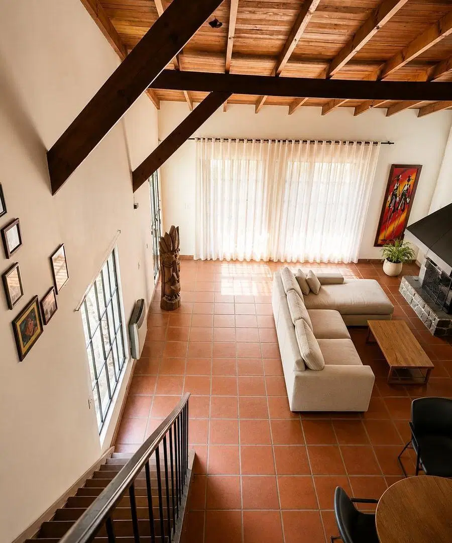 Casa en venta en City Bell (entre caminos) con pileta, amplio fondo y lote de 500 m² 5