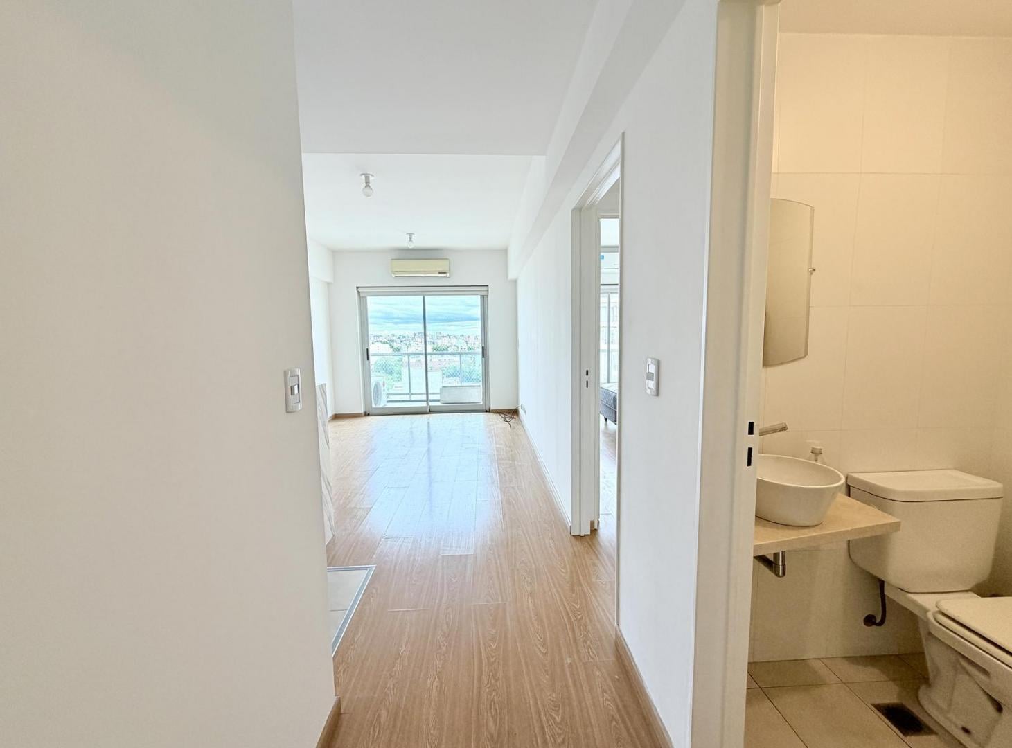 Foto de Departamento en alquiler 2 ambientes en torre de categoría, imagen 2