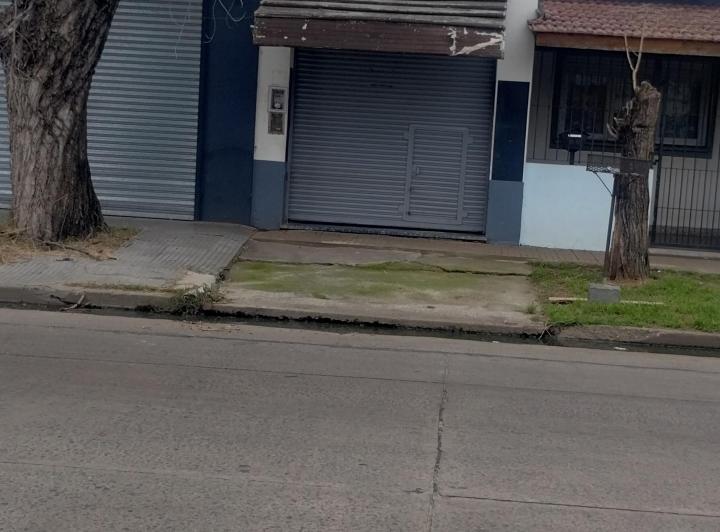 LOCAL COMERCIAL EN MORON 2