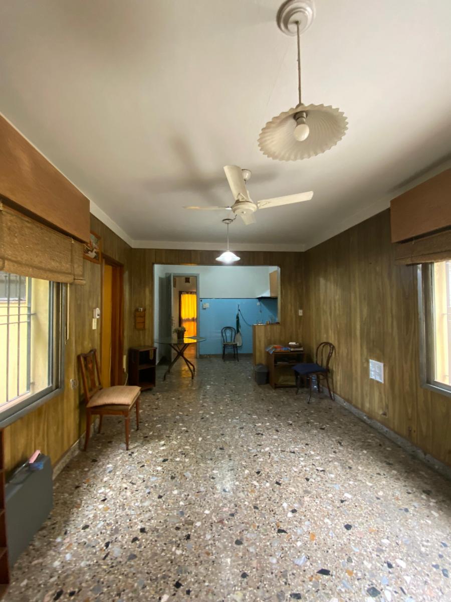 CASA AMERICANA EN INMEJORABLE UBICACIÓN. "APTO CRÉDITO BANCARIO" 4 ambientes, Villa Sarmiento