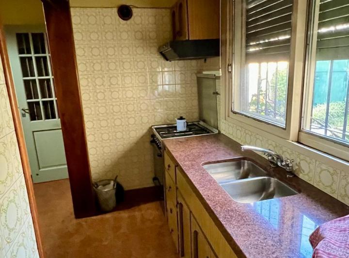 Foto de VENTA URGENTE !! CASA AMERICANA 4 AMB. en 1 PLANTA. ''APTO CRÉDITO'', imagen 2