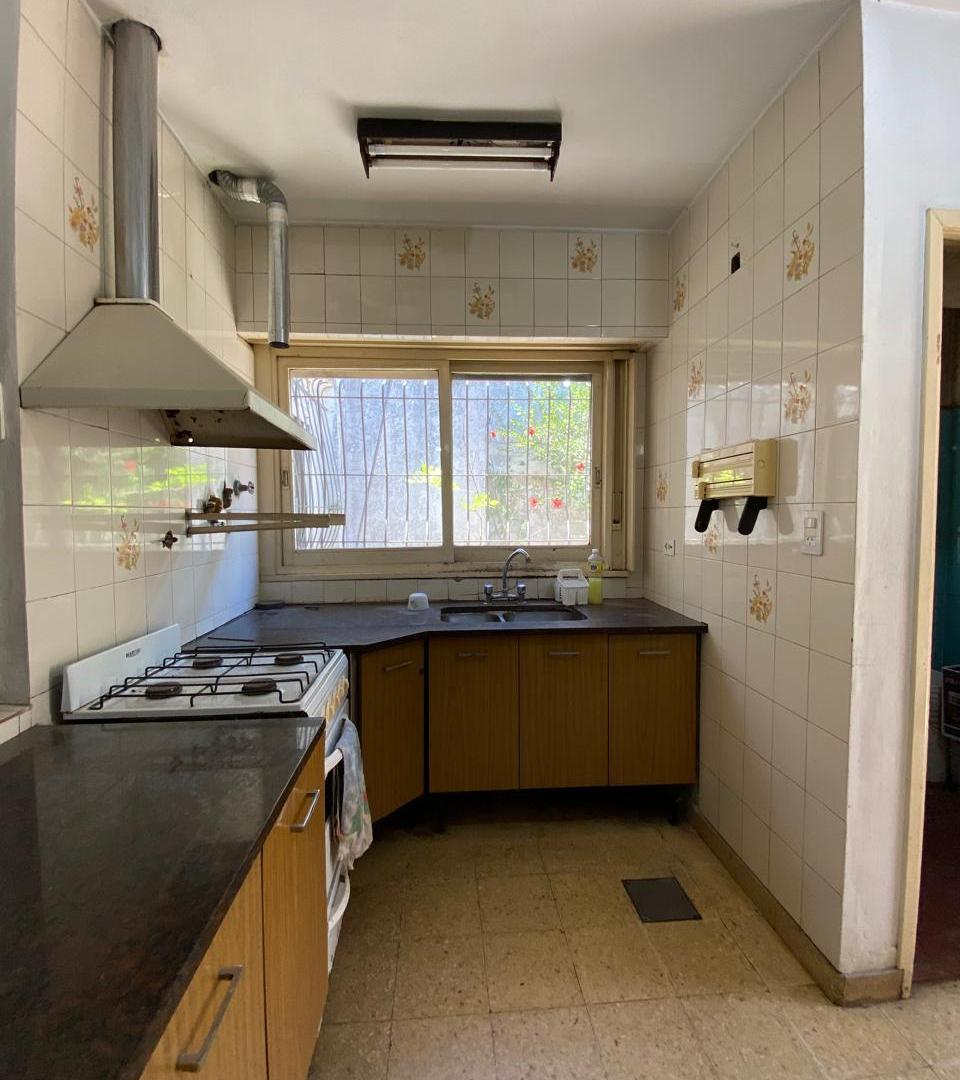 Foto de OPORTUNIDAD !! VILLA SARMIENTO-REGIA CASA AMERICANA 4 AMB. TODA EN P.B, imagen 5