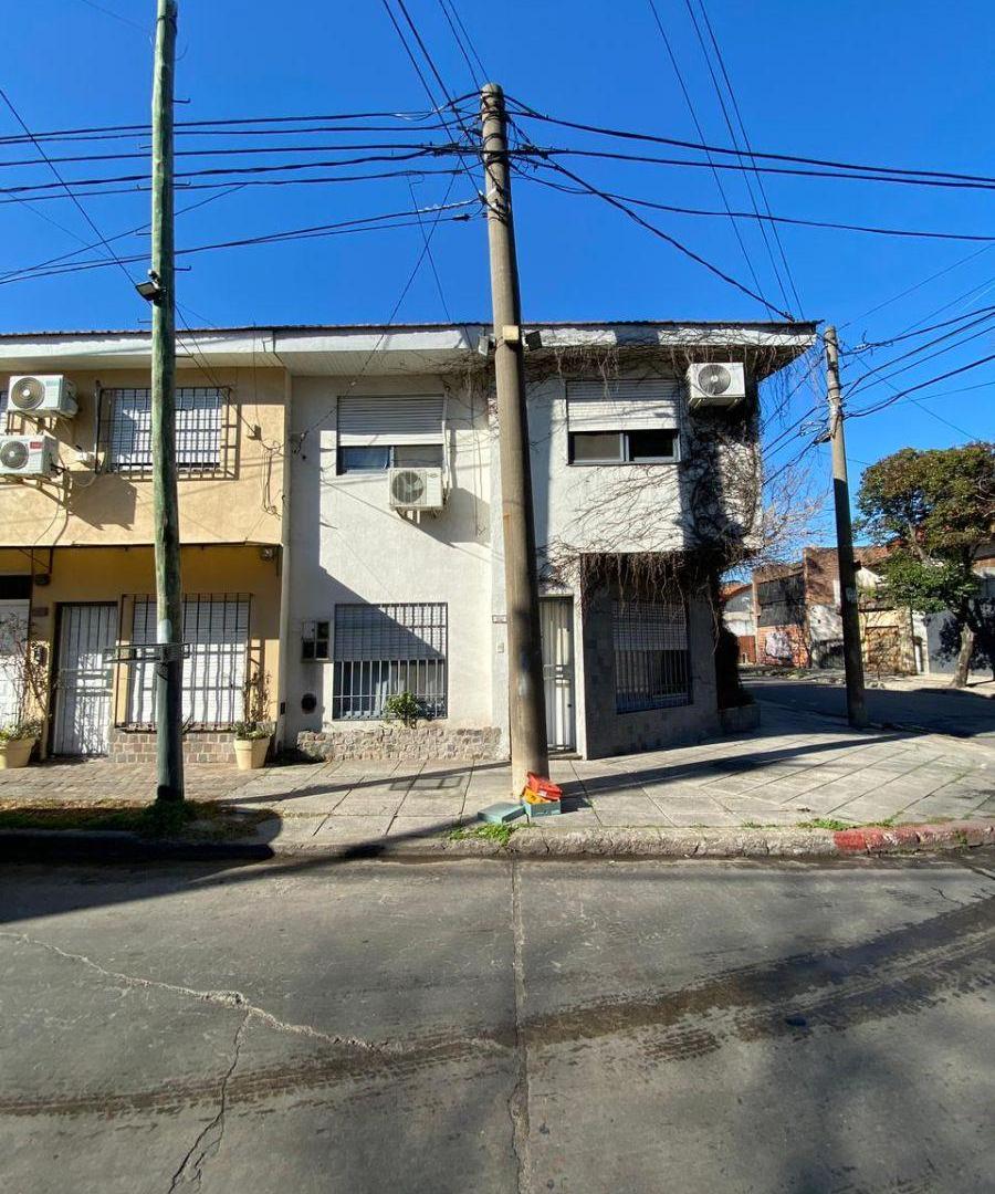 DUPLEX 4 AMPLIOS AMBIENTES. "APTO CREDITO Y VENTA FIRME" - SUPERF. de 88 m² EN VENTA EN V. SARMIENTO
