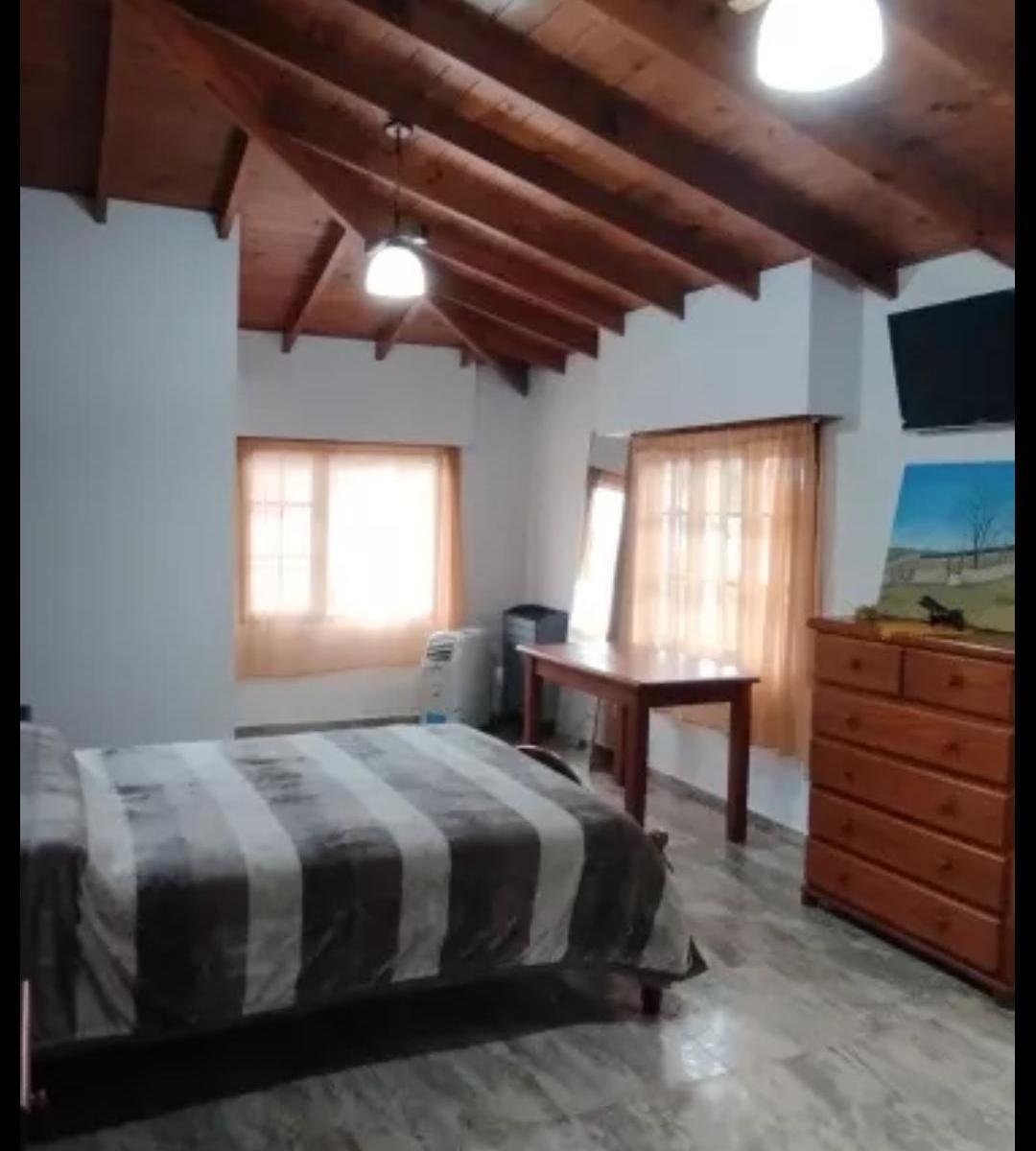 Complejo Casa 4 Amb + 2 Deptos 3 Amb Dueño Vende en Santa Clara del Mar 5