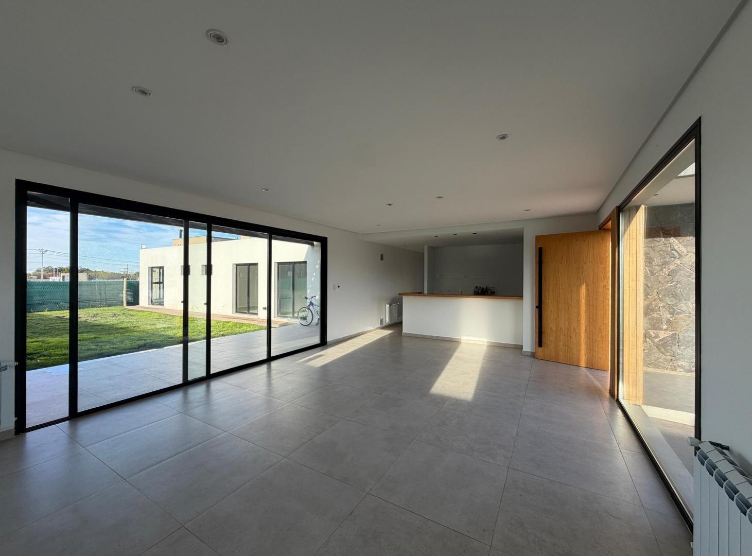 Foto de Venta Casa 4 ambientes en Lujan de Cuyo, imagen 2