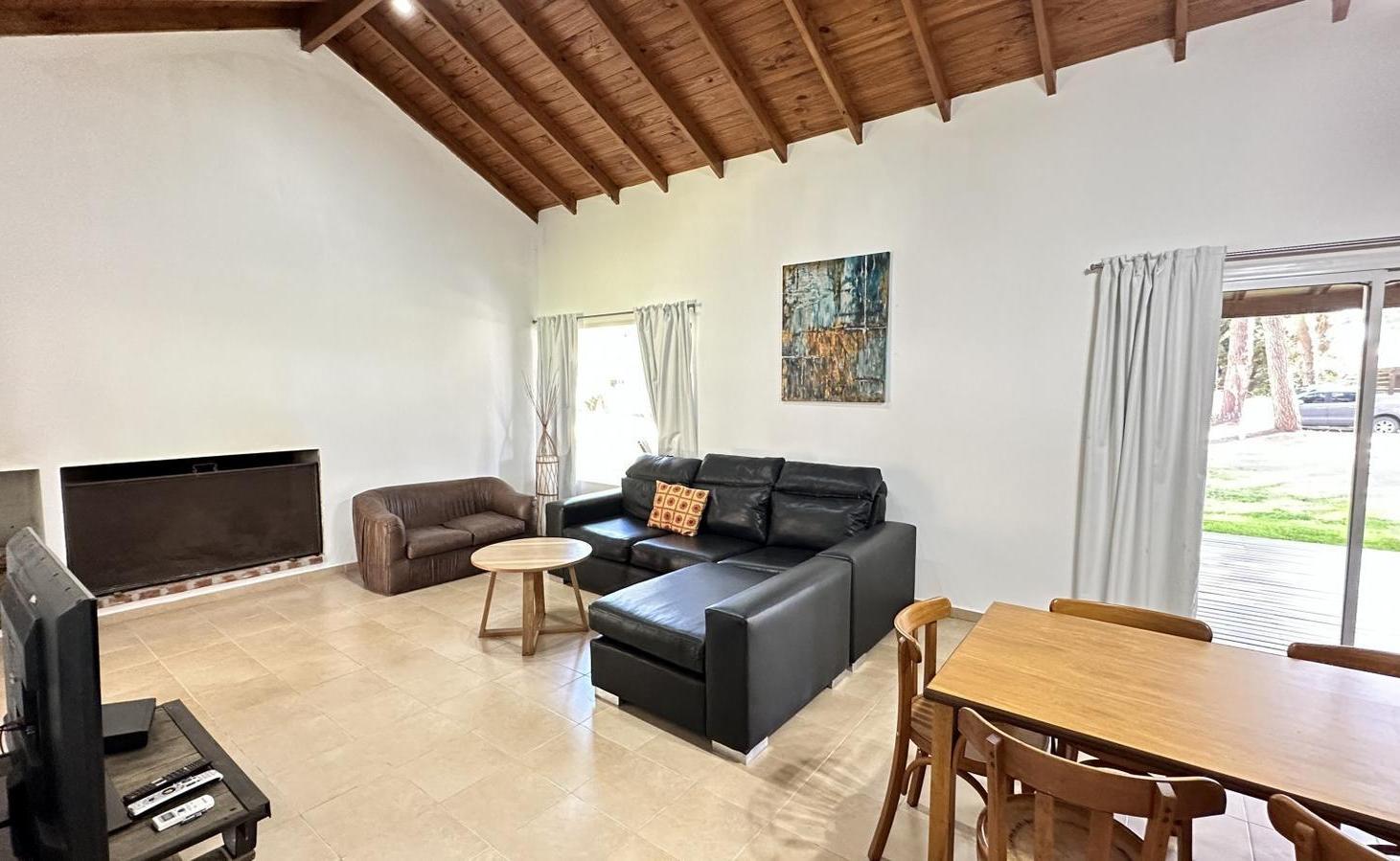 Foto de Alquiler Exclusiva Casa de 4 Dorm. - Barrio La Herradura Pinamar, imagen 2