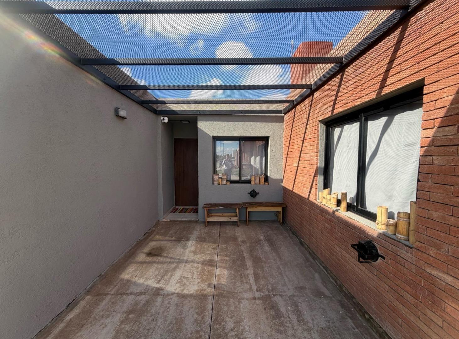 Casa de 2 dormitorios en Docta – Amoblada, con pileta y amplio patio