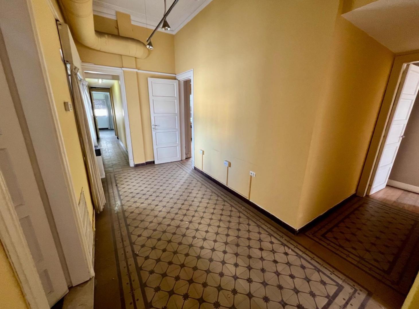 Foto de Departamento en alquiler Centro Córdoba | Amplio, estilo clásico, 8 ambientes peatonal, imagen 4
