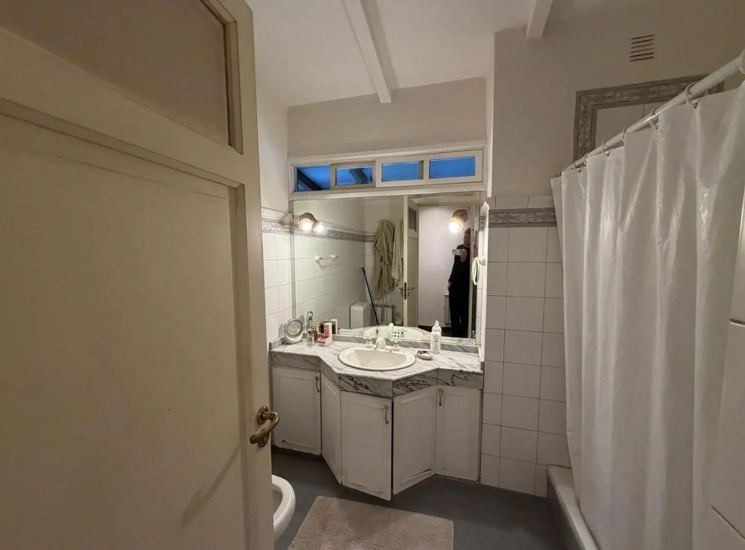 Casa de Categoría en Venta enVilla Cabrera con Gran Parque y Cochera Triple 5