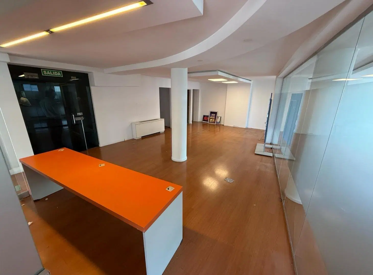 ALQUILER Oficina Corporativas sobre Colon y Cañada 2