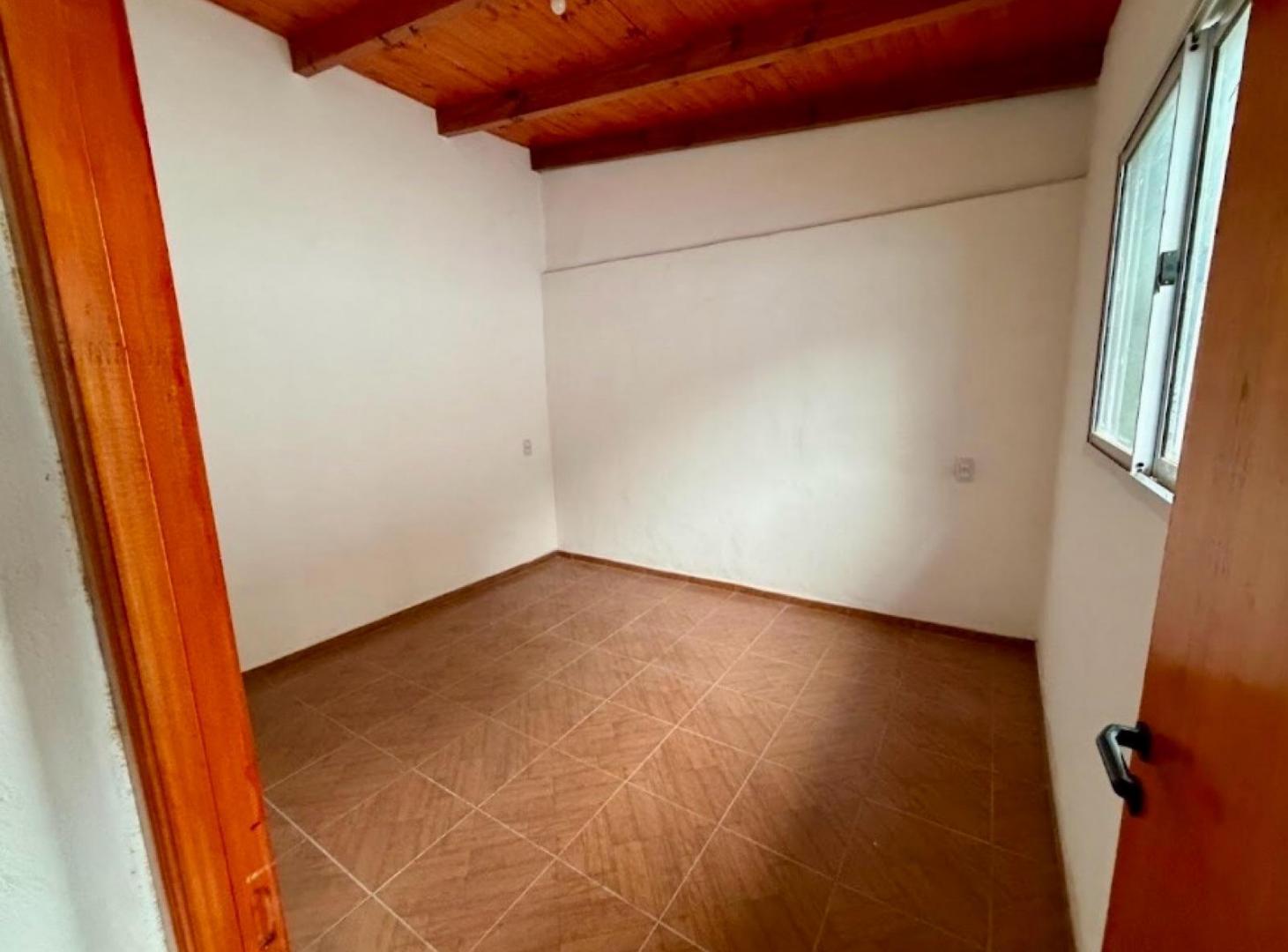 Foto de Casa en Alquiler de 2 Dormitorios con Patio y Cochera | Villa Rivera, imagen 5