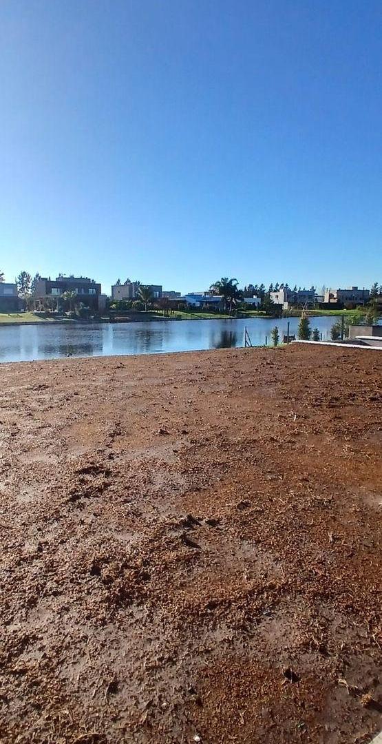 Foto de CASA A LA LAGUNA EN UNA PLANTA 4 DORMITORIOS, imagen 1