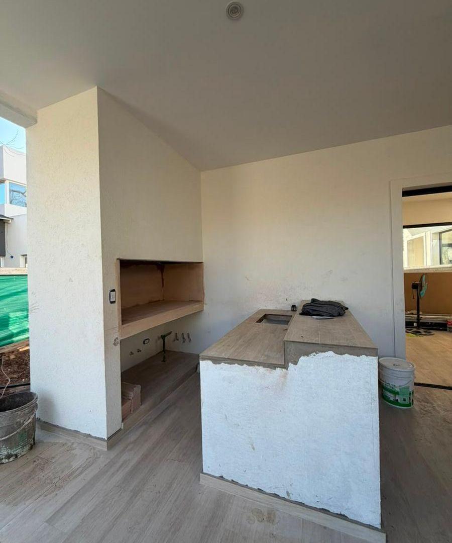 Foto de CASA EN UNA PLANTA- 4 DORMITORIOS- PILETA, imagen 4