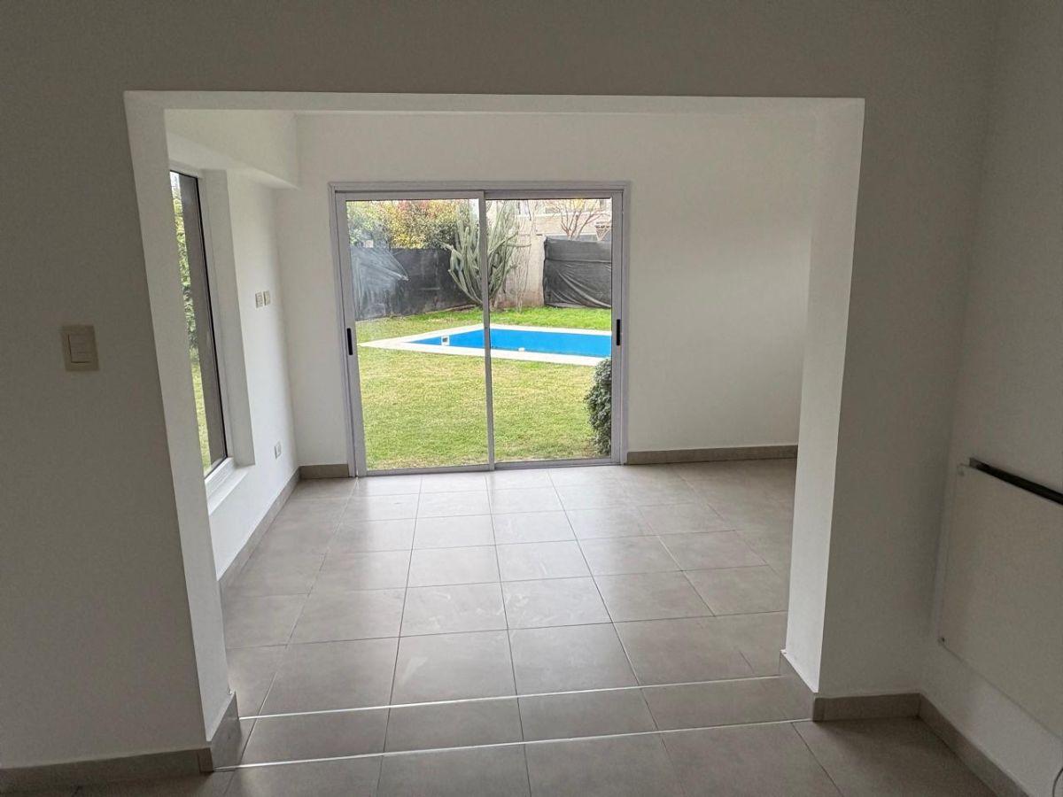 Foto de CASA CON QUINCHO PATIO Y PILETA - GIRASOLES 3200, FUNES, imagen 4
