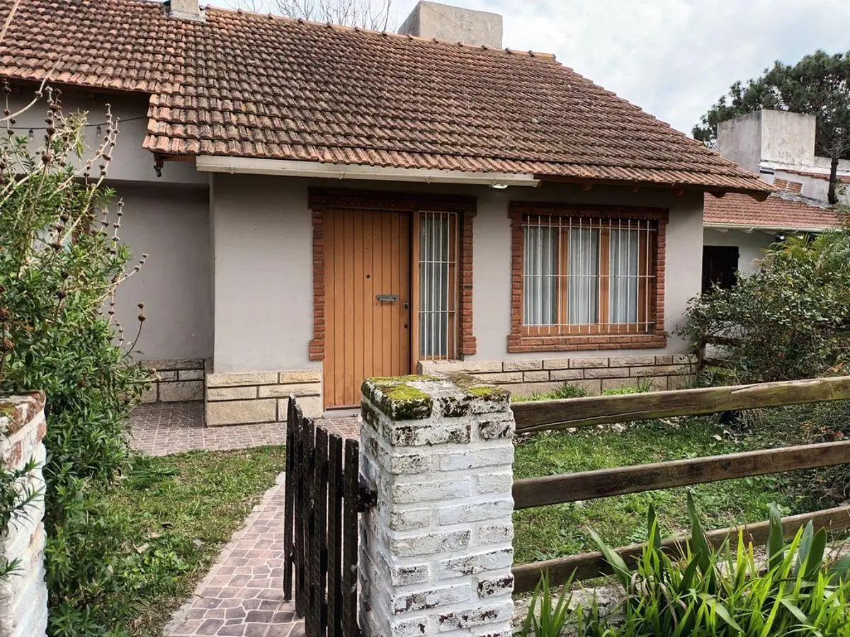 Venta en block de 3 departamentos tipo casa en Aguas Verdes. 1