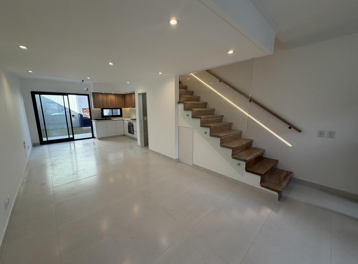 Foto de Triplex 5 Amb A Estrenar con Jardin Excelente Categoria, imagen 2