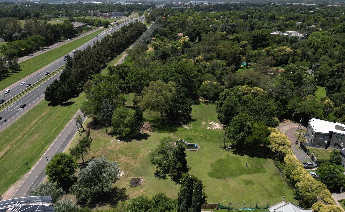 Foto de Excelente Terreno en Venta frente a Concesionario Porsche, imagen 3