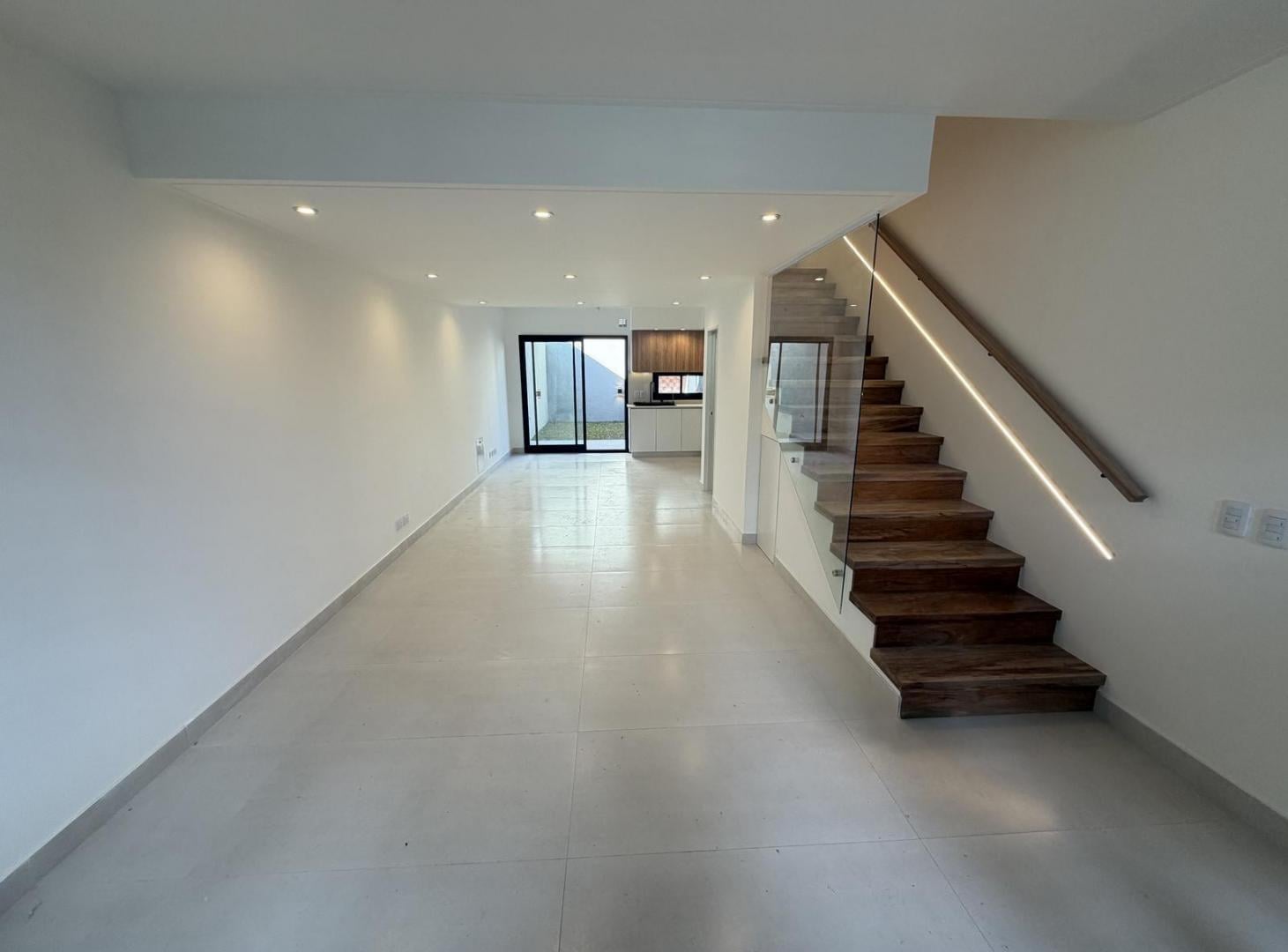 Foto de Triplex 5 Amb A Estrenar con Jardin Excelente Categoria, imagen 1