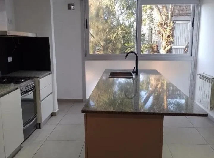 Departamento 4 ambientes de categoría en Ituzaingó 3