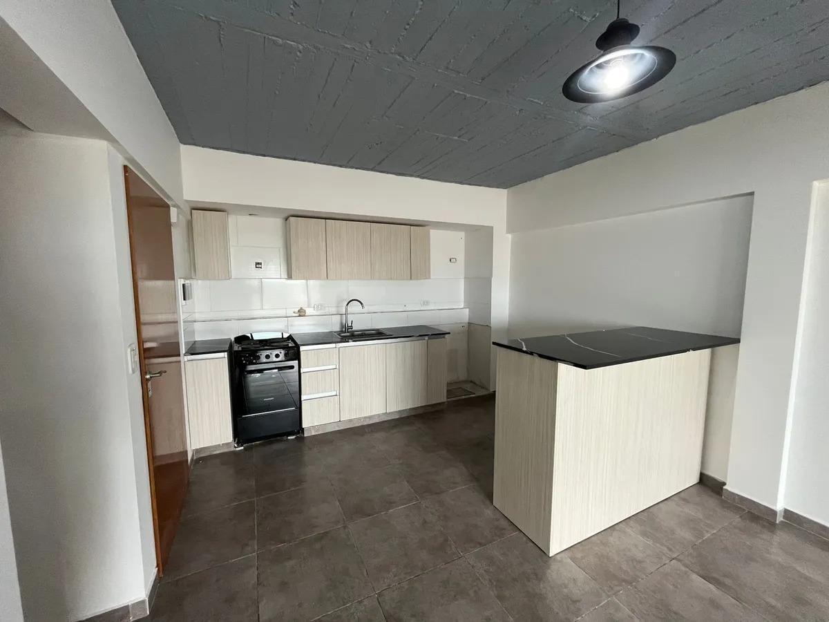 Departamento dos ambientes con cochera en venta en Moreno centro