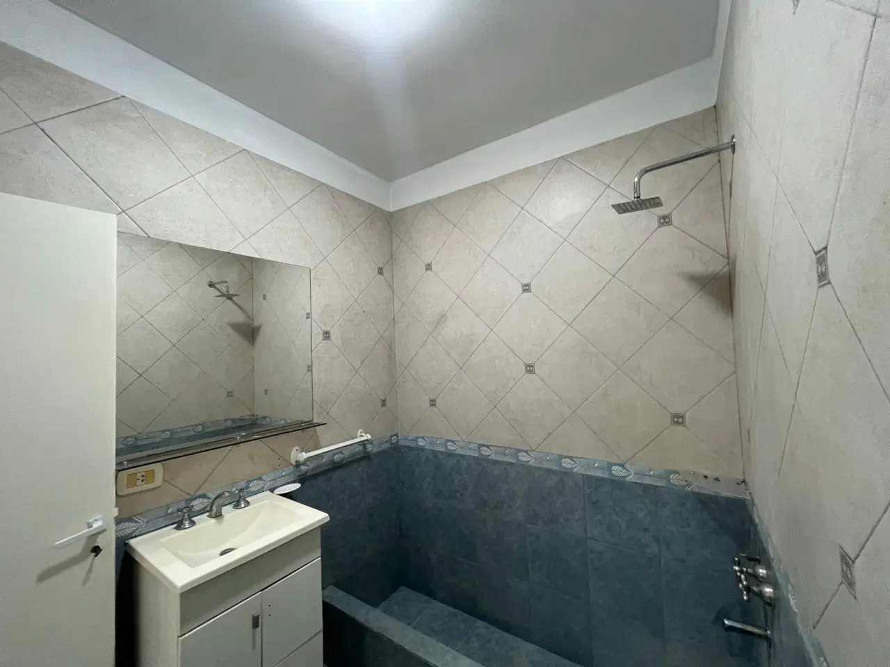 Departamento dos ambientes en alquiler en Moreno centro 2