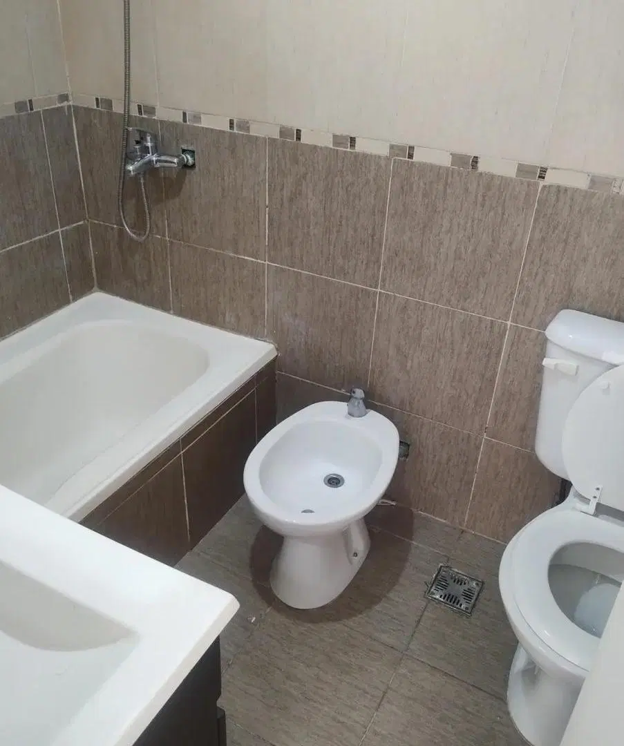 Departamento dos ambientes con cochera en alquiler en Moreno 5