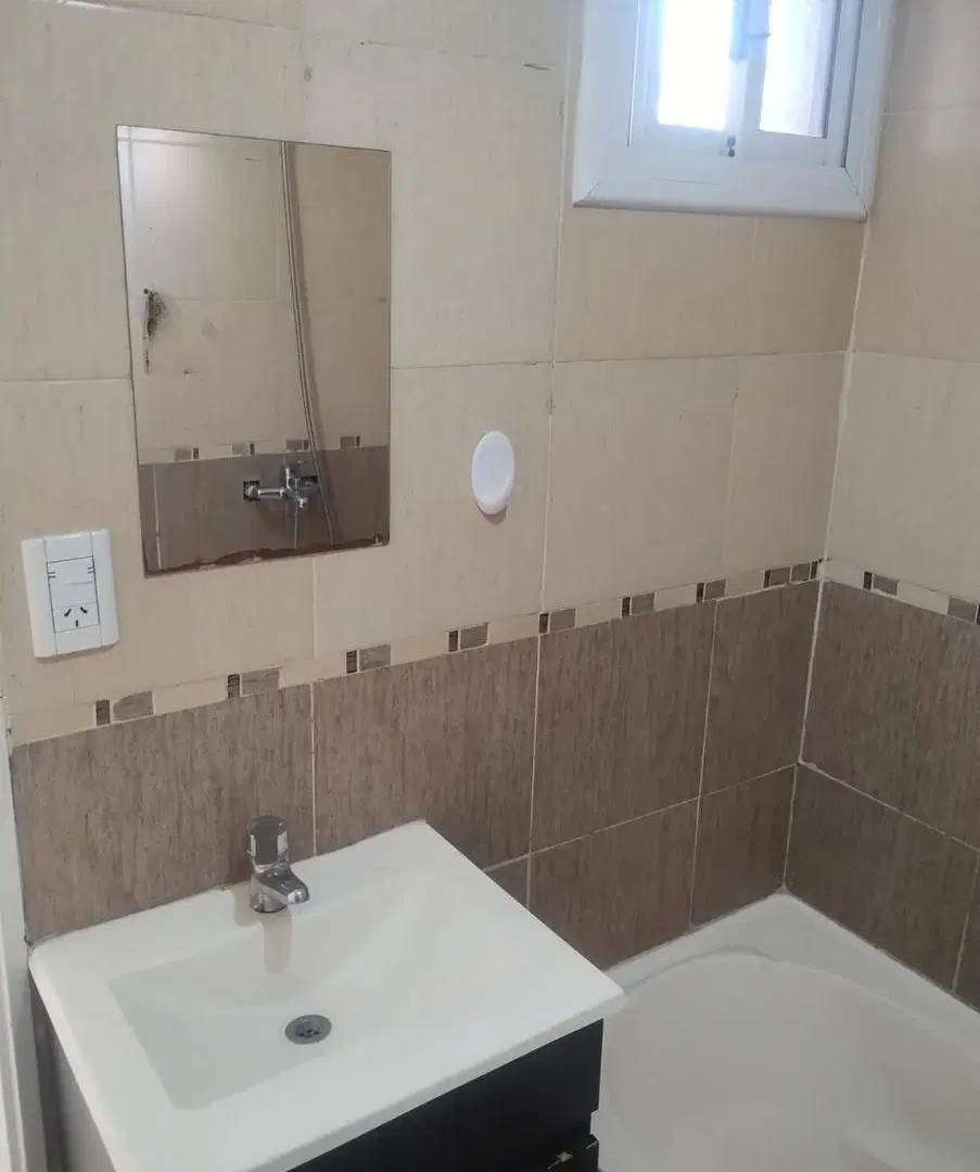 Departamento dos ambientes con cochera en alquiler en Moreno 2