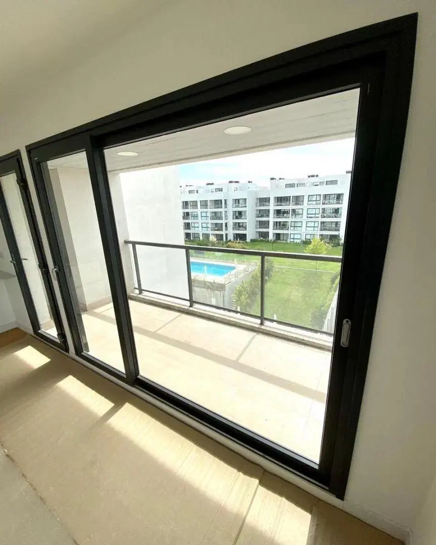 Departamentos dos ambientes de categoría, con cochera y parrrilla, en alquiler en Complejo Vilanova 4