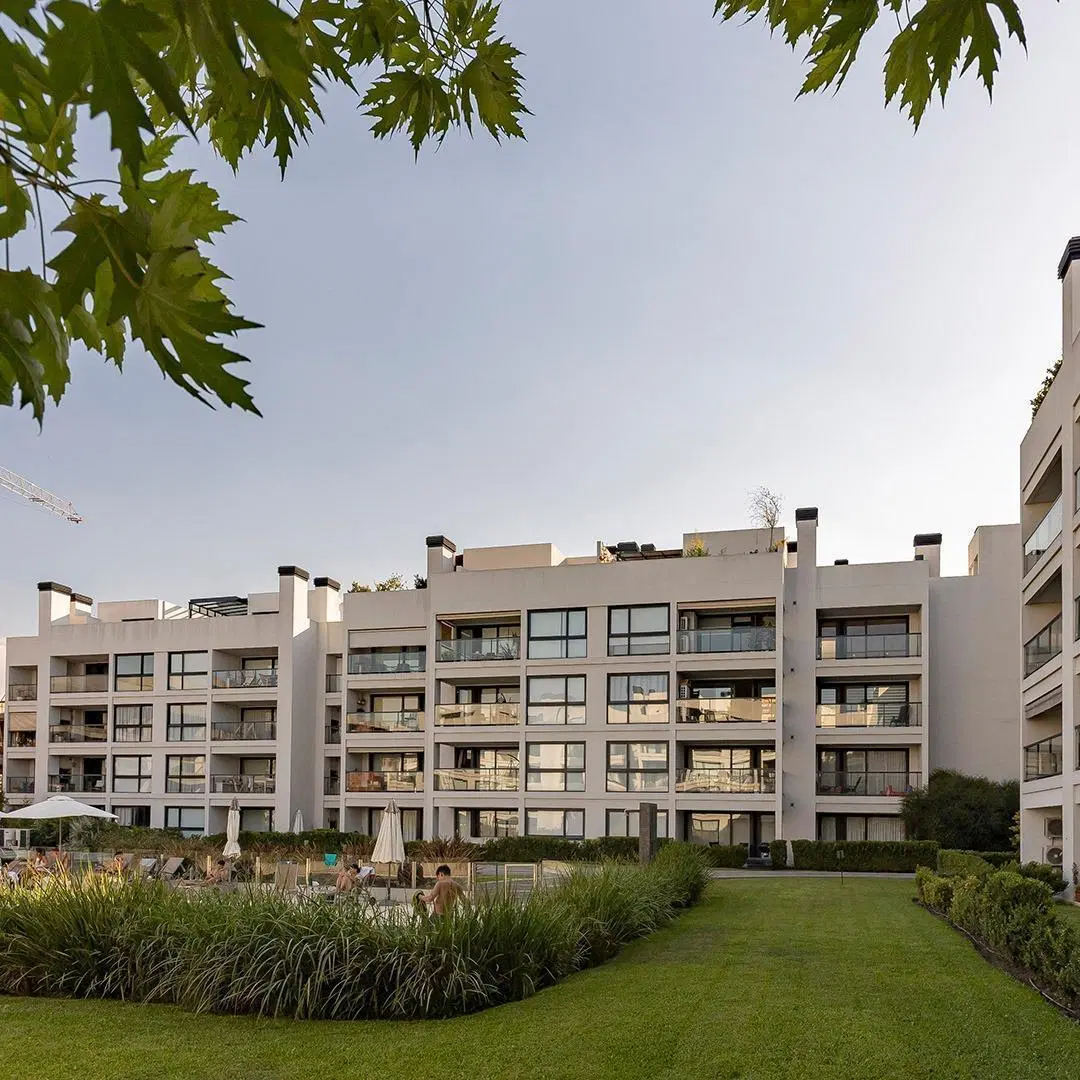 Departamentos dos ambientes de categoría, con cochera y parrrilla, en alquiler en Complejo Vilanova 5