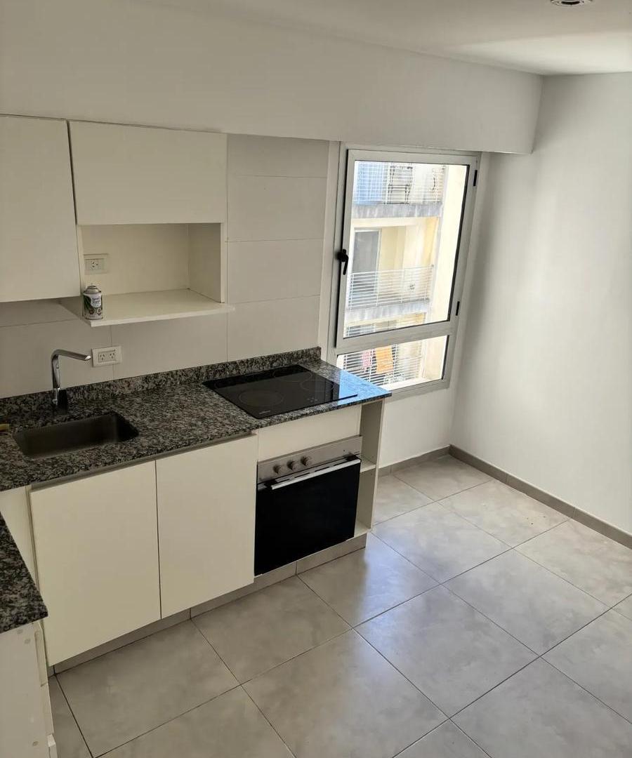 Foto de Departamento dos ambientes en alquiler en Moron Sur, imagen 1