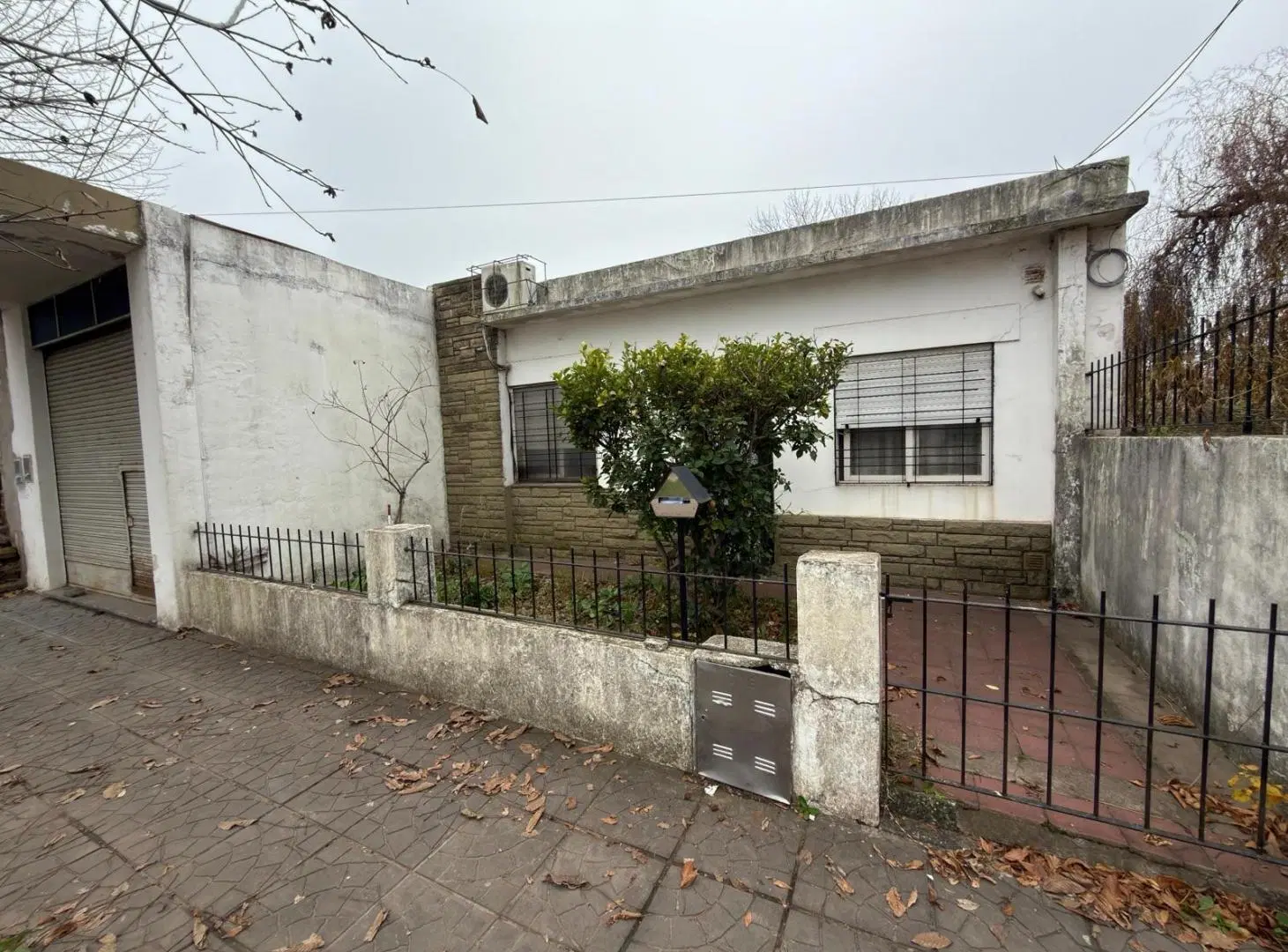 Casa con local en venta en Moreno 2
