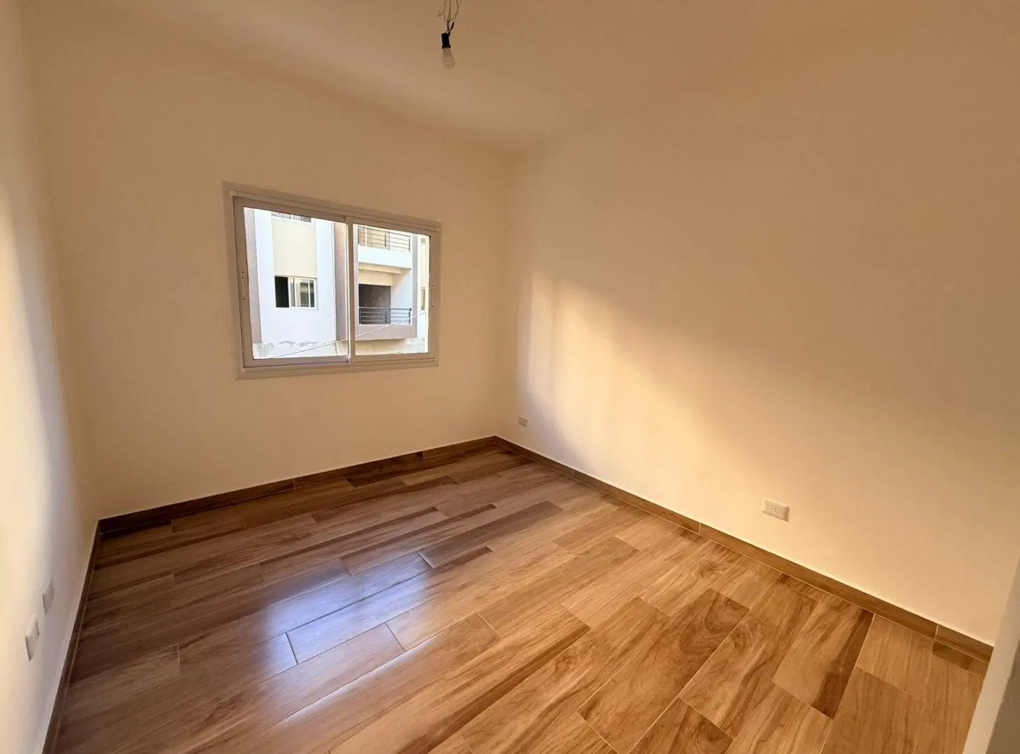 Departamento 3 ambientes a estrenar, con cochera y balcón, en venta en Paso del Rey 2
