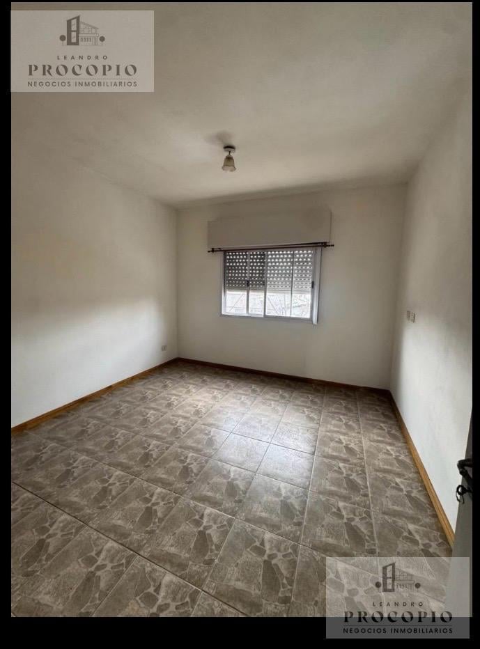 Foto de Departamento dos ambientes con cochera en alquiler en Moreno, imagen 2