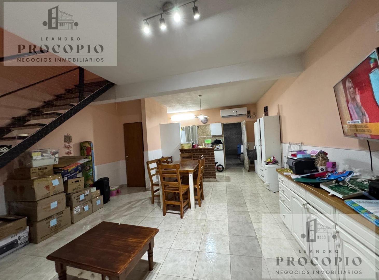 Foto de Duplex 3 ambientes con patio y cochera en alquiler en Moreno, imagen 3
