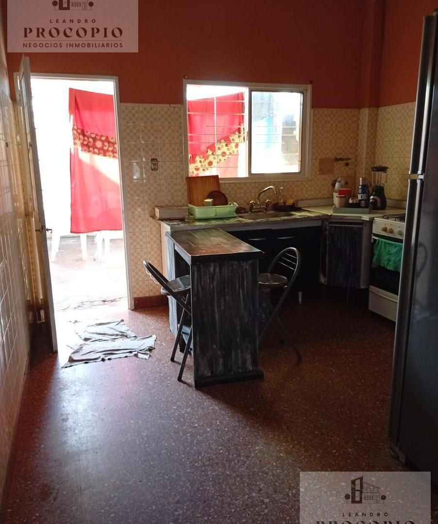 Foto de Casa 3 ambientes con amplio parque en venta en Castelar, imagen 3