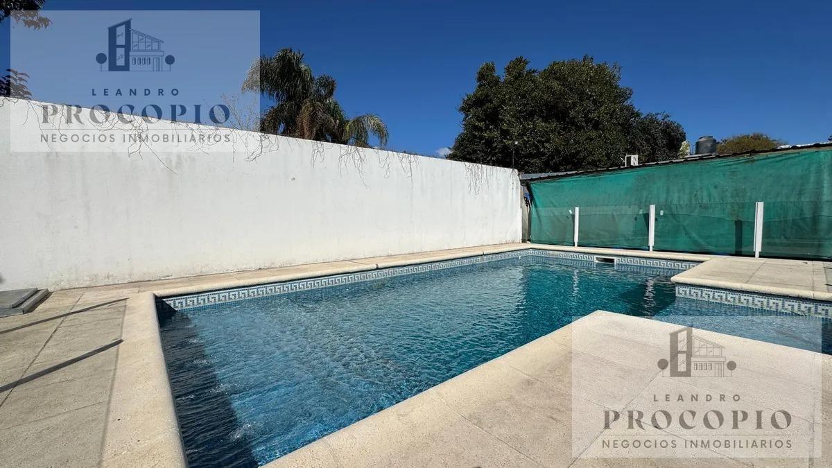 Foto de Casa 4 ambientes con pileta en venta en Moreno, imagen 1
