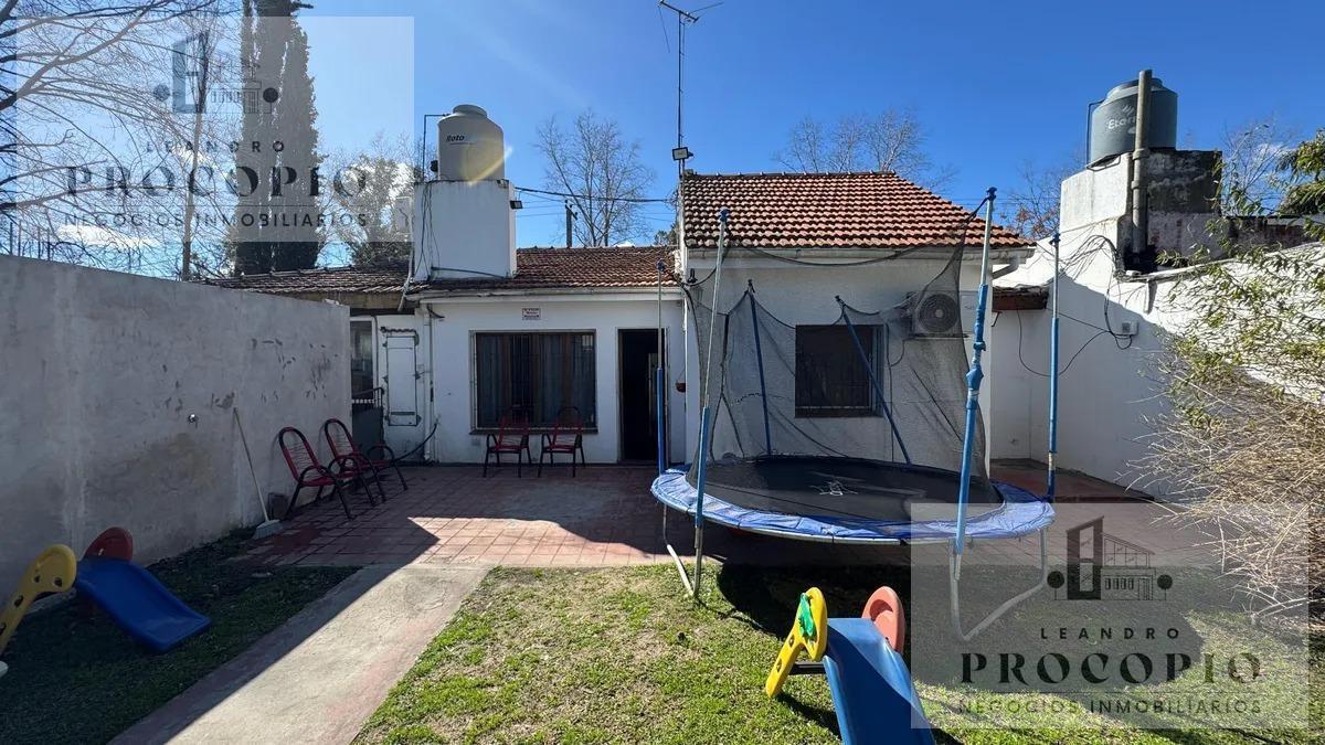 Foto de Casa 4 ambientes con pileta en venta en Moreno, imagen 2